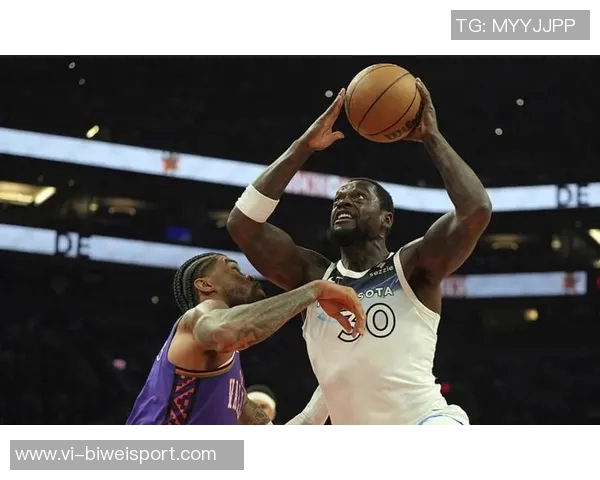 爱德华兹首节火力全开半场高效得分21分助球队争胜