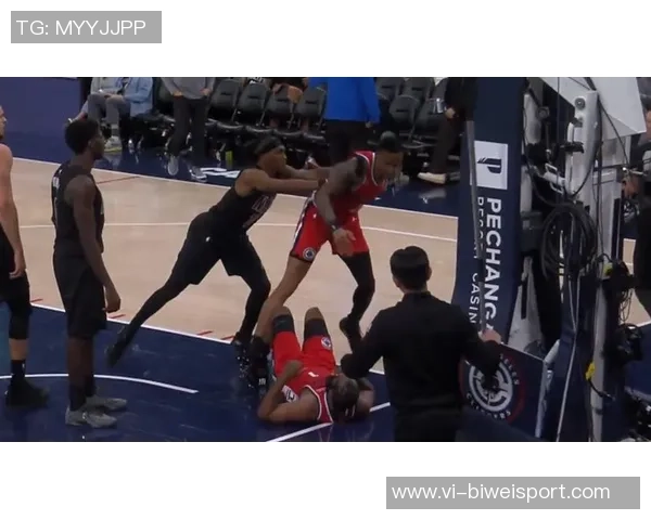 杰明为哈登落地出手相助科林斯误解引发激烈冲突与推搡