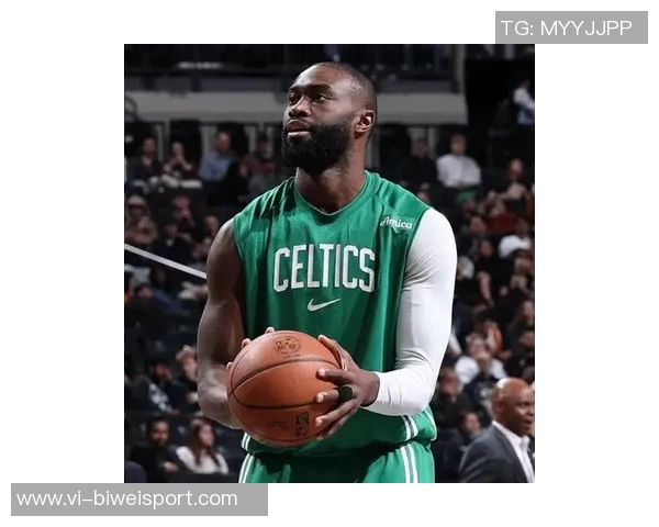 追梦之路：杰伦布朗引领绿军奋勇争先展现无畏斗志